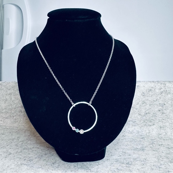 Talia - Sterling Silver Necklace with hammered circle with Swarovski crystals - Picture 2 of 14